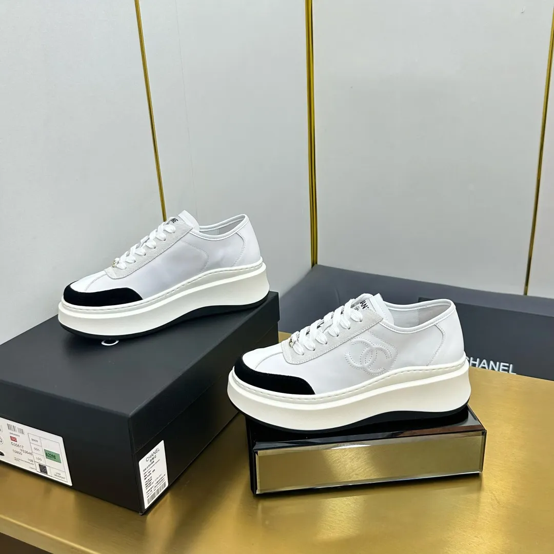 👟👟Ex-factory price 600👟👟 Upgraded version, upgraded version, upgraded version! No rebuttal accepted! ! ! ! Chanel Chanel panda shoes! 2025 counter's top casual sports shoes. This classic design; the upper is electro-embroidered with a variety of techniques; the outsole is fashionable and sporty; the unusual inclusion of a variety of color matching elements... The diversified mix and match is very good-looking and versatile, and can be used for leisure, fashion, sports, and outdoor... ꫛꫀꪝ Go➫ Materials: ❶Upper made of: original imported first-layer silk cowhide + original waterproof cloth + original first-layer cowhide ❷Inner lining: Original Yangli+Net ❸Outsole based on: Original TPU combination outsole Counter boutique packaging complete set for women 35–41 👉 👉